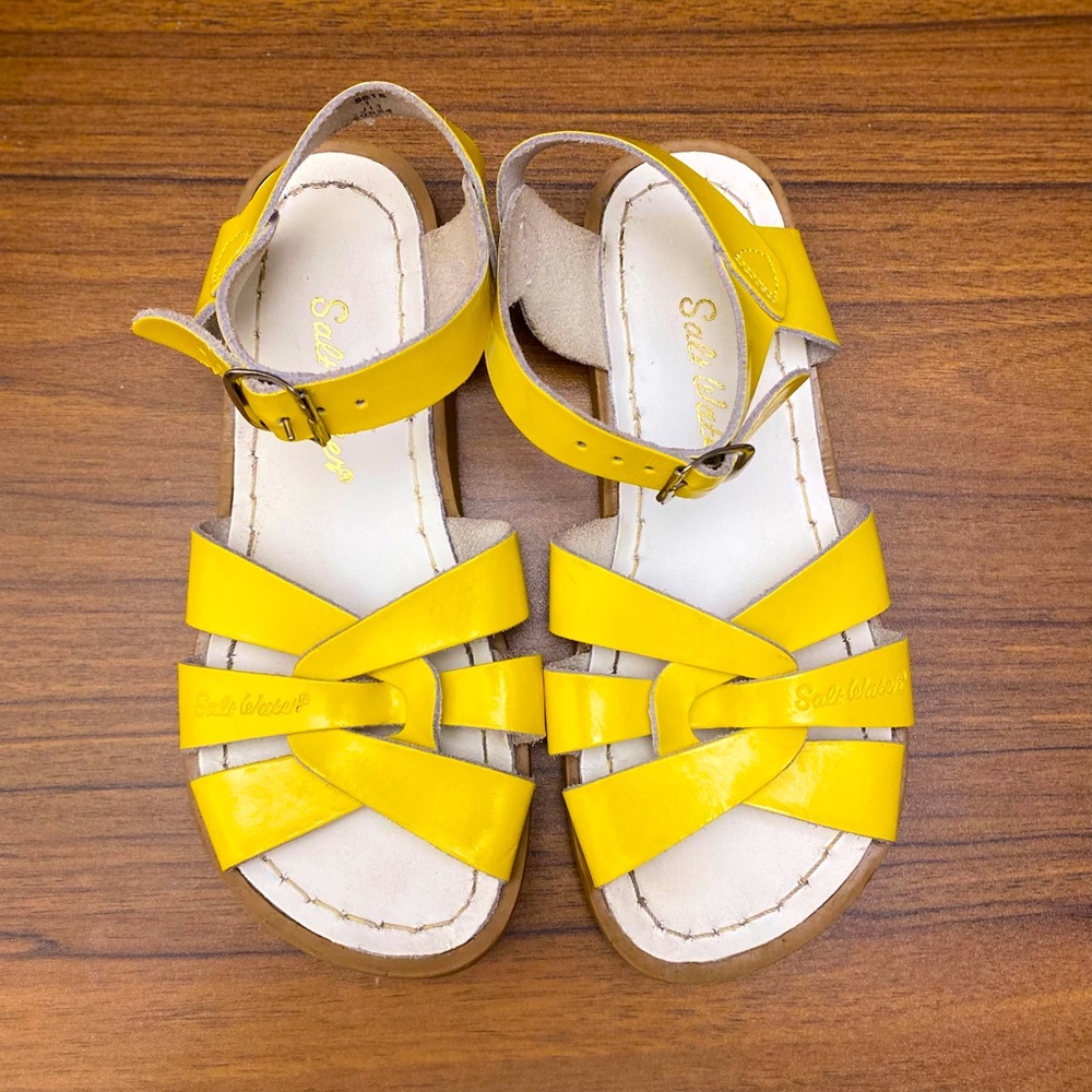 Girl’s Salt Water Sandals Sz 1!